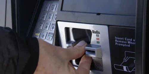 ATM Skimming Là Gì? Cách Phòng Tránh Rủi Ro Bị Đánh Cắp Thông Tin Tài Khoản